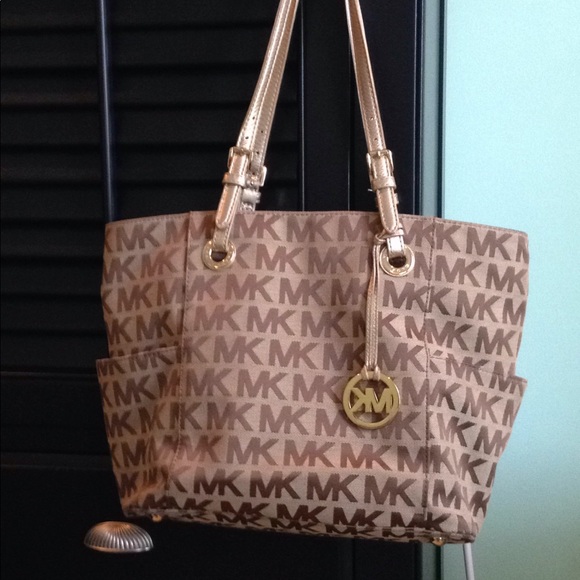 Micheal kors handbag-authentic-almost new - Picture 3 of 6